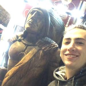 Meet your Posher, Dustin